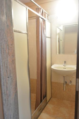 Un baño de Dimar Beach Hotel