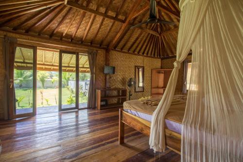 Llit o llits en una habitació de Baha Baha Villas West Sumbawa - Free yoga class daily Included for guest - Fast Wifi starlink