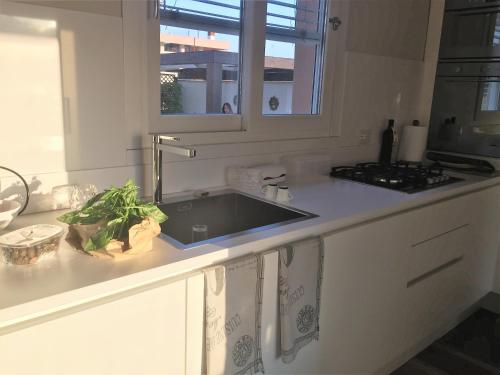 a kitchen counter with a sink and a window at B&B Pellicano Guest House in Reggio Calabria