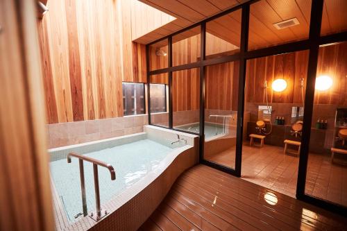 a large bathroom with a large tub in a room at Kutsukake Stay Naka-Karuizawa in Karuizawa