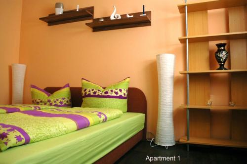 Monteur - Budget Apartments Freitalにあるベッド