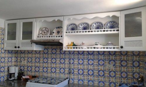 Kuchyň nebo kuchyňský kout v ubytování Dar El Goulli