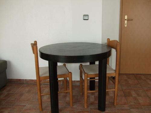 a black table and chairs in a room at A2-Vermietung in Peine