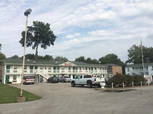 a parking lot in front of a large building at Hoosier Travel Lodge in Jeffersonville