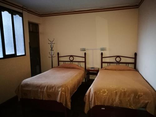 two beds sitting next to each other in a room at Julia Plaza Hotel in Uyuni