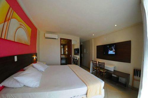 Televisyen dan/atau pusat hiburan di Serra Golfe Apart Hotel