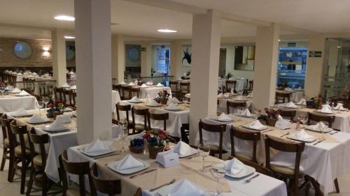 Restaurant ou autre lieu de restauration dans l'établissement Serra Golfe Apart Hotel