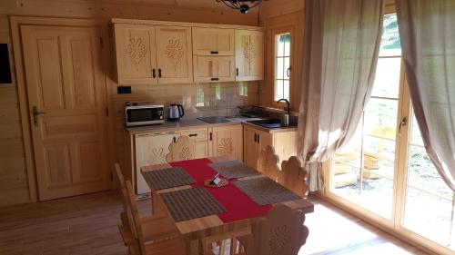 Kuchyň nebo kuchyňský kout v ubytování Apartamenty Złoty Stok