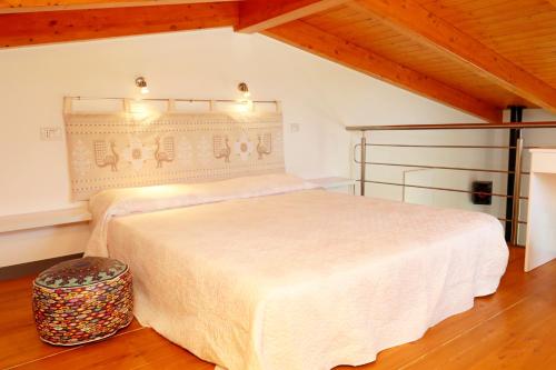 מיטה או מיטות בחדר ב-Giovanni House