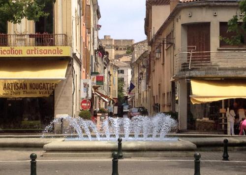 a fountain in the middle of a city street at Terrasses De Saint Martin - Très Calme et Agréable avec Grande Terrasse Ombragée - Résidence Privée - Idéalement située - Parking privatif possible in Montélimar
