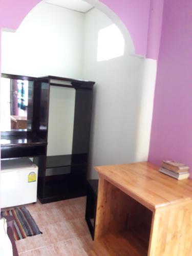 a room with a wooden desk in a room at Jungle Hut Bungalows & Hotel in Haad Chao Phao