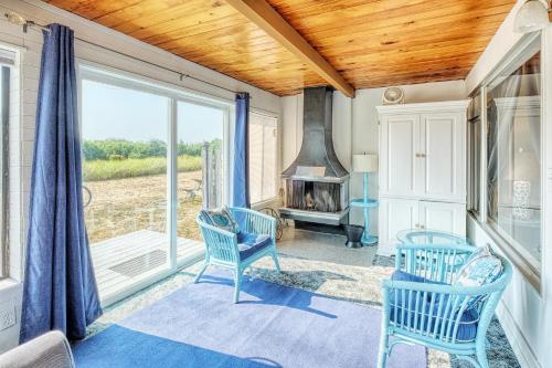 a living room with blue chairs and a fireplace at Waters Edge Condo in Ocean Shores