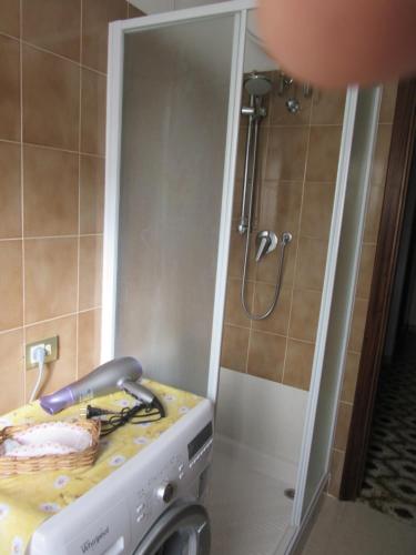 Ένα μπάνιο στο Garaventa Angelo Apartments