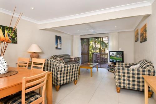 A seating area at Byron Bay Accom Unit 4 26 Paterson Street, Byron Bay - Absolute Serenity