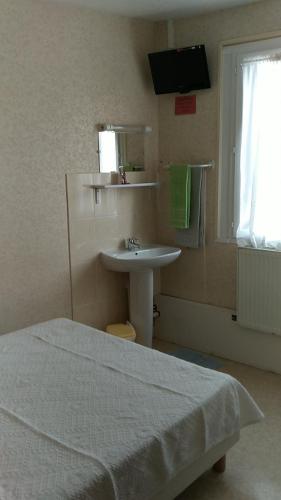 Ένα ή περισσότερα κρεβάτια σε δωμάτιο στο Auberge du Vieux Moulin