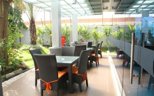 Restoran atau tempat lain untuk makan di News Hotel Waru Sidoarjo
