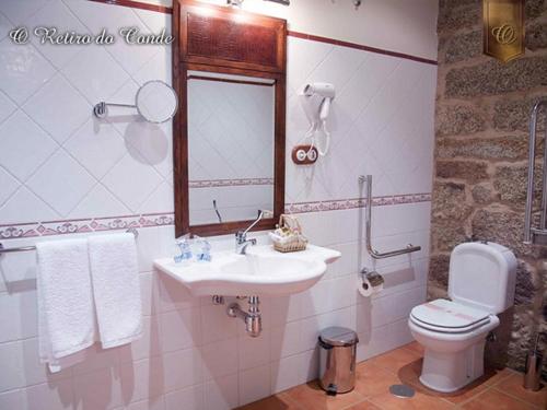 Kúpeľňa v ubytovaní O Retiro do Conde