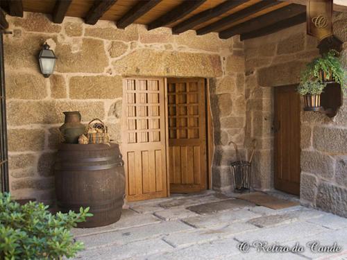 an entrance to a stone building with a wooden door at O Retiro do Conde in Villaza