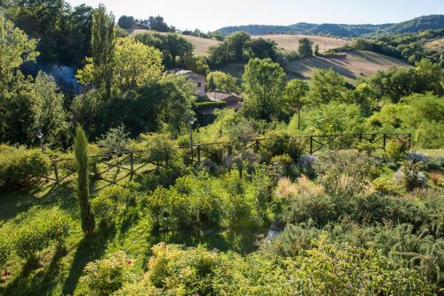 an overhead view of a garden with a wooden bridge at Antica Fonte in Assisi