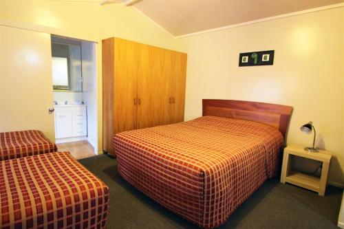 Un pat sau paturi într-o cameră la Seagulls Guesthouse