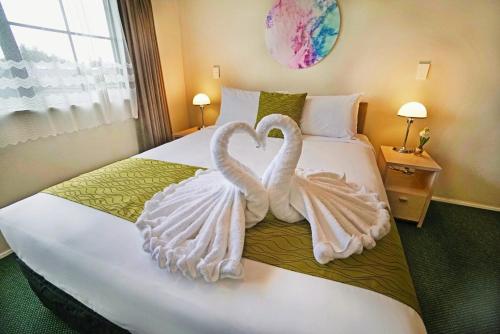 Łóżko lub łóżka w pokoju w obiekcie Anglesea Motel and Conference Centre