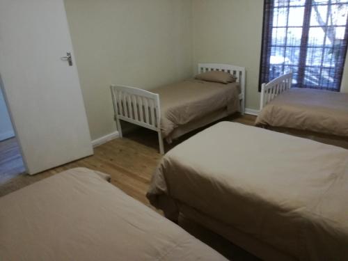 Ένα ή περισσότερα κρεβάτια σε δωμάτιο στο Paarl Backpackers