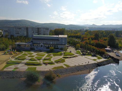 A bird's-eye view of Sibirskiy Safari Club