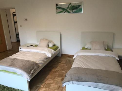 Ein Bett oder Betten in einem Zimmer der Unterkunft Ferienwohnung Bothfeld