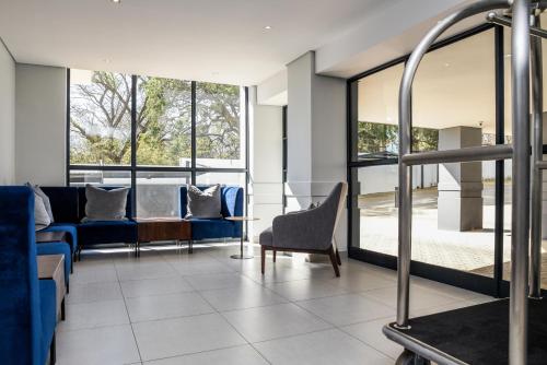 Postel nebo postele na pokoji v ubytování Mint Hotel Rosebank