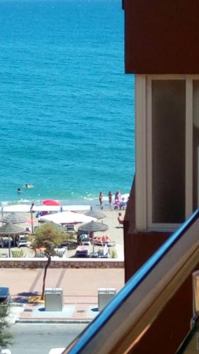Vista generica sul mare o vista sul mare dall'interno dell'appartamento