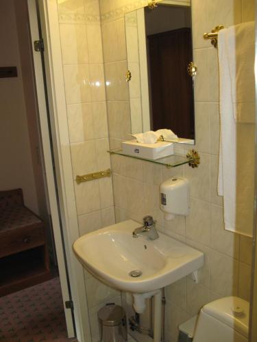 a bathroom with a sink and a mirror and a toilet at Rasta Kalmar in Kalmar