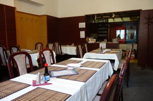 En restaurant eller et spisested på Restaurace ALVI