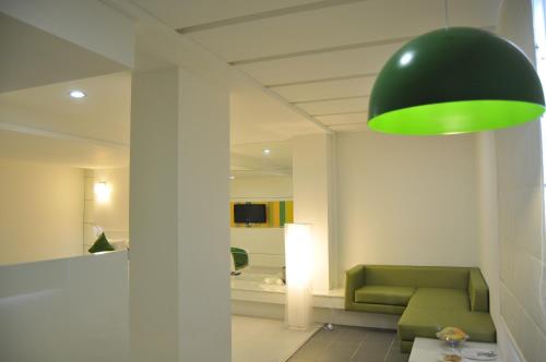 Un lugar para sentarse en ICON SELECT by Bhagini