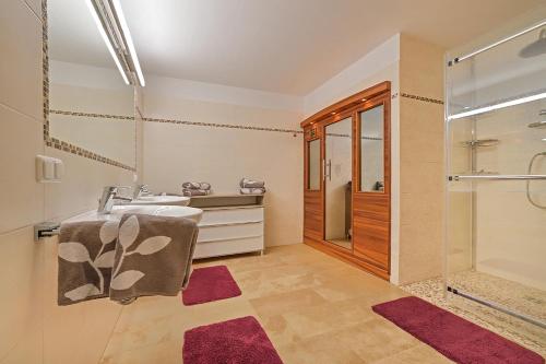 a bathroom with a sink and a shower at Ferienwohnung Hentschel in Altaussee