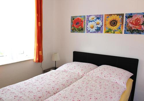 
Ein Bett oder Betten in einem Zimmer der Unterkunft Wohnen beim Kunsthandwerker
