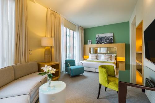 a hotel room with a bed and a couch at Room Mate Alicia, Madrid in Madrid
