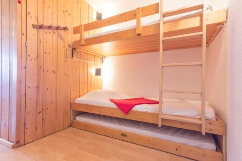 a bunk bed room with two bunk beds in a cabin at Residence Pierra Menta in Arc 1800