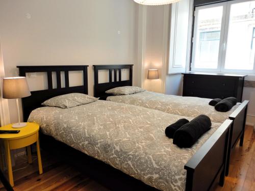 Кровать или кровати в номере Lisbon Center Modern Art Apartment