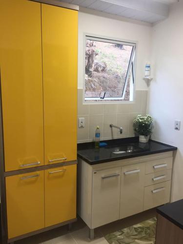 Dapur atau dapur kecil di Apartamento com vista espetacular