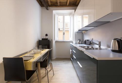 Cozy apartment in via degli Spagnoli - FromHometoRome