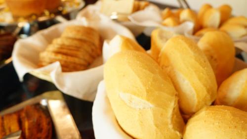 a bunch of bread and croissants on a table at Ceta Ecotel in Macapá
