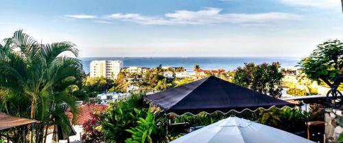 a view of a city with a tent and the ocean at Casa Artista in Manzanillo