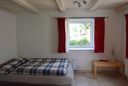 Postel nebo postele na pokoji v ubytování Ferienwohnung Kunsthof Borsberg - nicht für Monteure und Handwerker geeignet