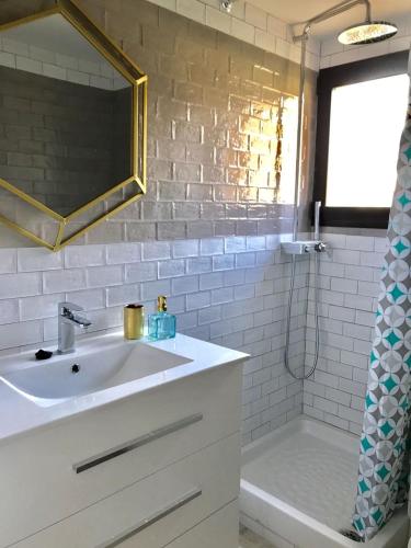 LUXURY HOUSE 110 m2 on the BEACH, POOL, PARKING