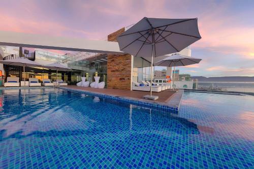 Parosand Da Nang Hotel — Pool view