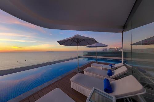 Parosand Da Nang Hotel — Swimming pool