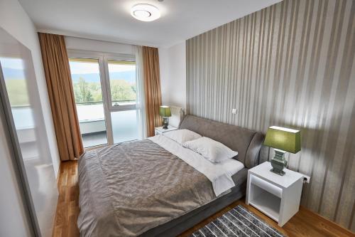 Ein Bett oder Betten in einem Zimmer der Unterkunft Apartments Panamera