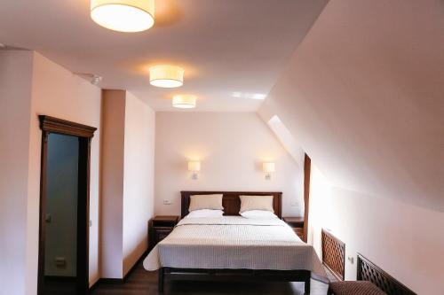 Katil atau katil-katil dalam bilik di Dvin Hotel