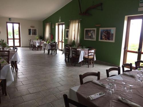 ห้องอาหารหรือที่รับประทานอาหารของ Agriturismo Il Riccio