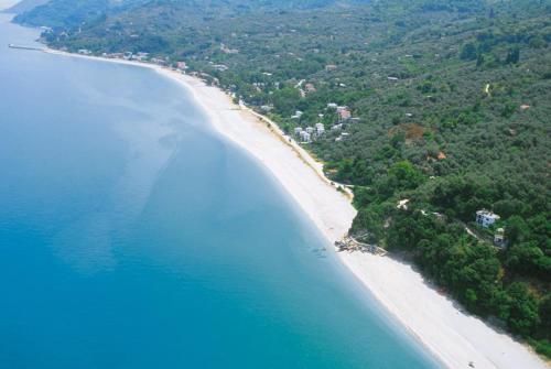 an aerial view of a beach and the ocean at House of Gardenia in Makrirrákhi